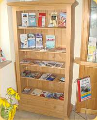 Regal aus Massivholz, Fichte, 5 F&auml;cher und 1 Schublade 350,- Euro Abholpreis inkl. MwSt
