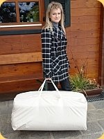 praktische Tragetasche zum Transport der Matratzenauflagen